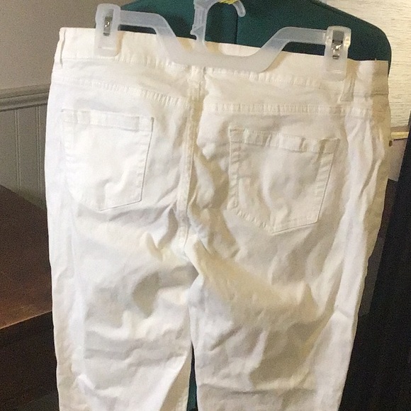 Cynthia Rowley Ankle Cropped White Pants with Gold Hardware - Picture 4 of 6